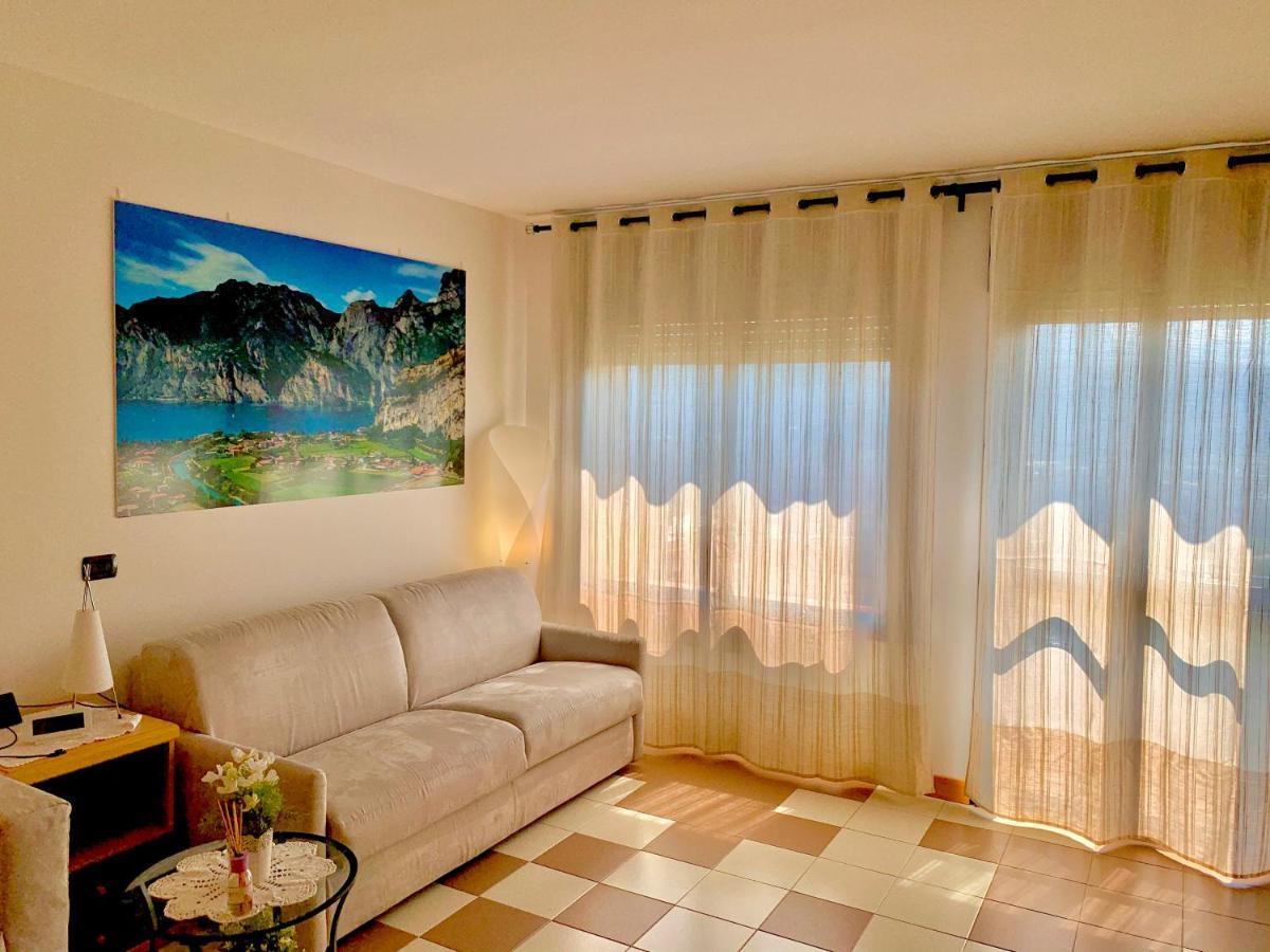 Sky&Pool Dom Apartamento Riva del Garda Exterior foto