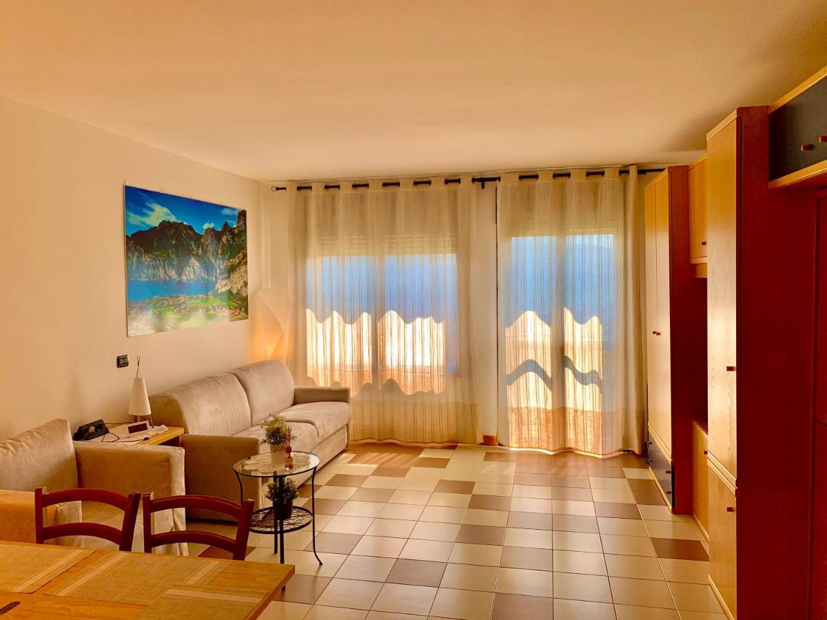 Sky&Pool Dom Apartamento Riva del Garda Exterior foto