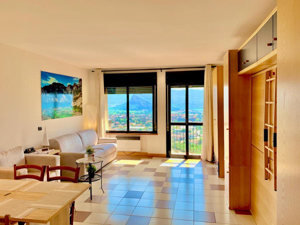 Sky&Pool Dom Apartamento Riva del Garda Exterior foto