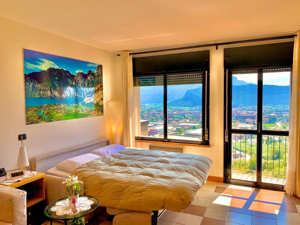 Sky&Pool Dom Apartamento Riva del Garda Exterior foto