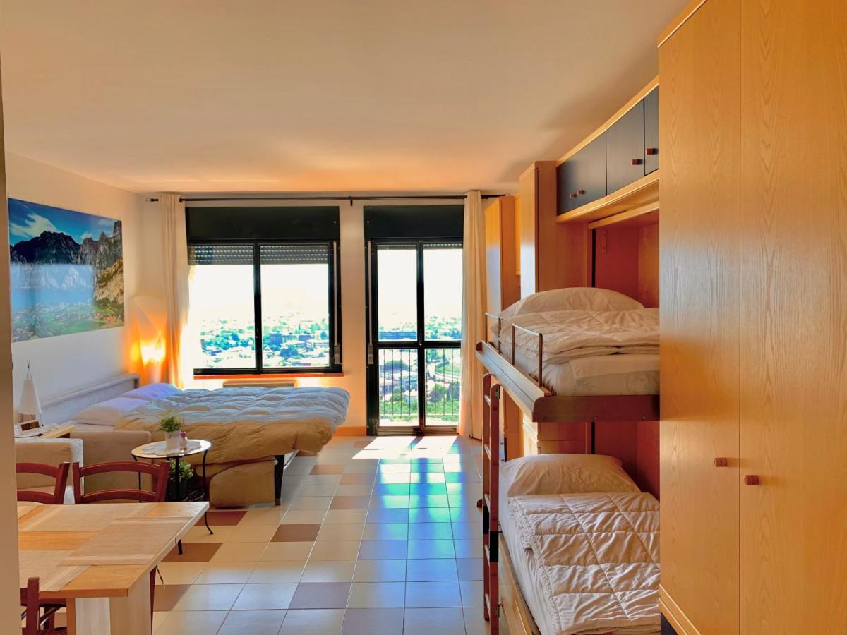 Sky&Pool Dom Apartamento Riva del Garda Exterior foto