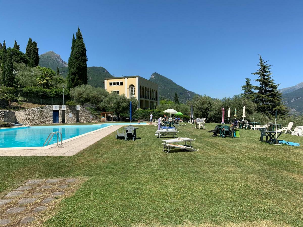 Sky&Pool Dom Apartamento Riva del Garda Exterior foto