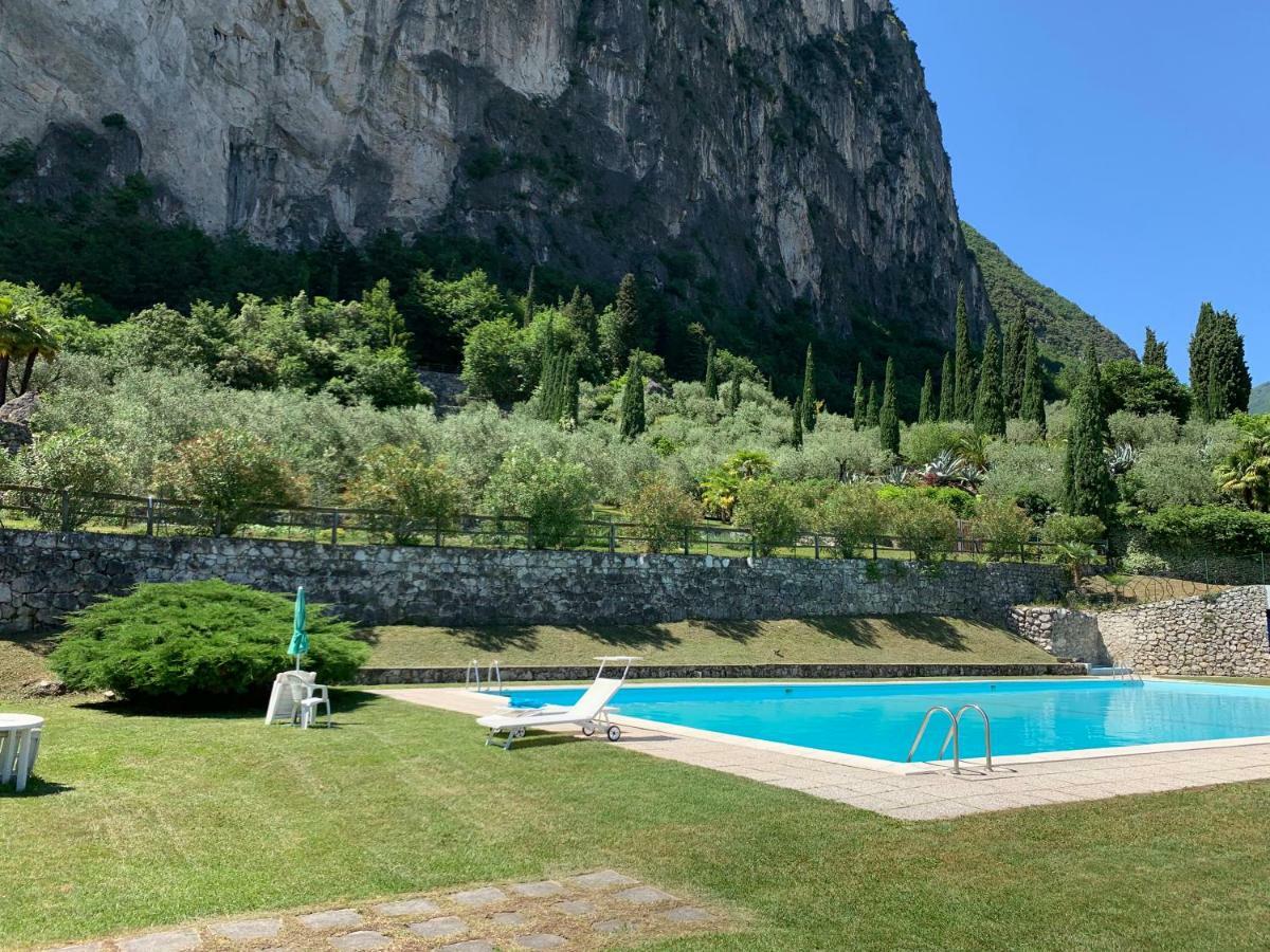 Sky&Pool Dom Apartamento Riva del Garda Exterior foto
